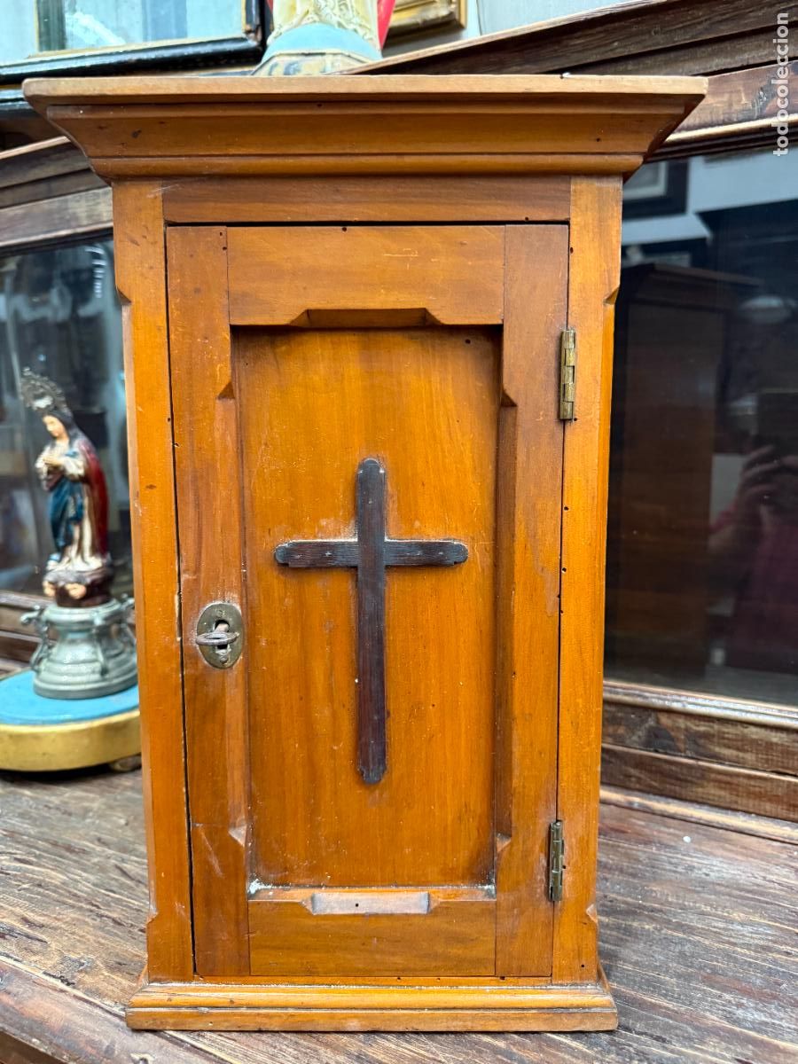 Antig&uuml;edades: CAPILLA PARA GUARDAR LOS SANTOS OLEOS - MEDIDA 43X27X17 CM - RELIGIOSO