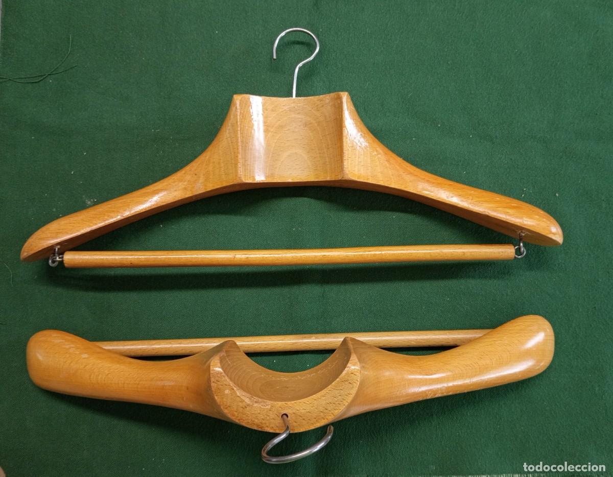 Antig&uuml;edades: Dos perchas de madera para ropa. A&ntilde;os 40. - Foto 1