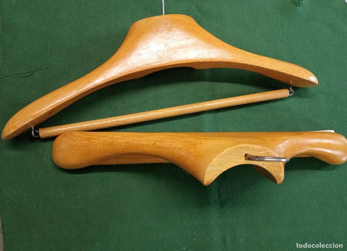 Antig&uuml;edades: Dos perchas de madera para ropa. A&ntilde;os 40. - Foto 2