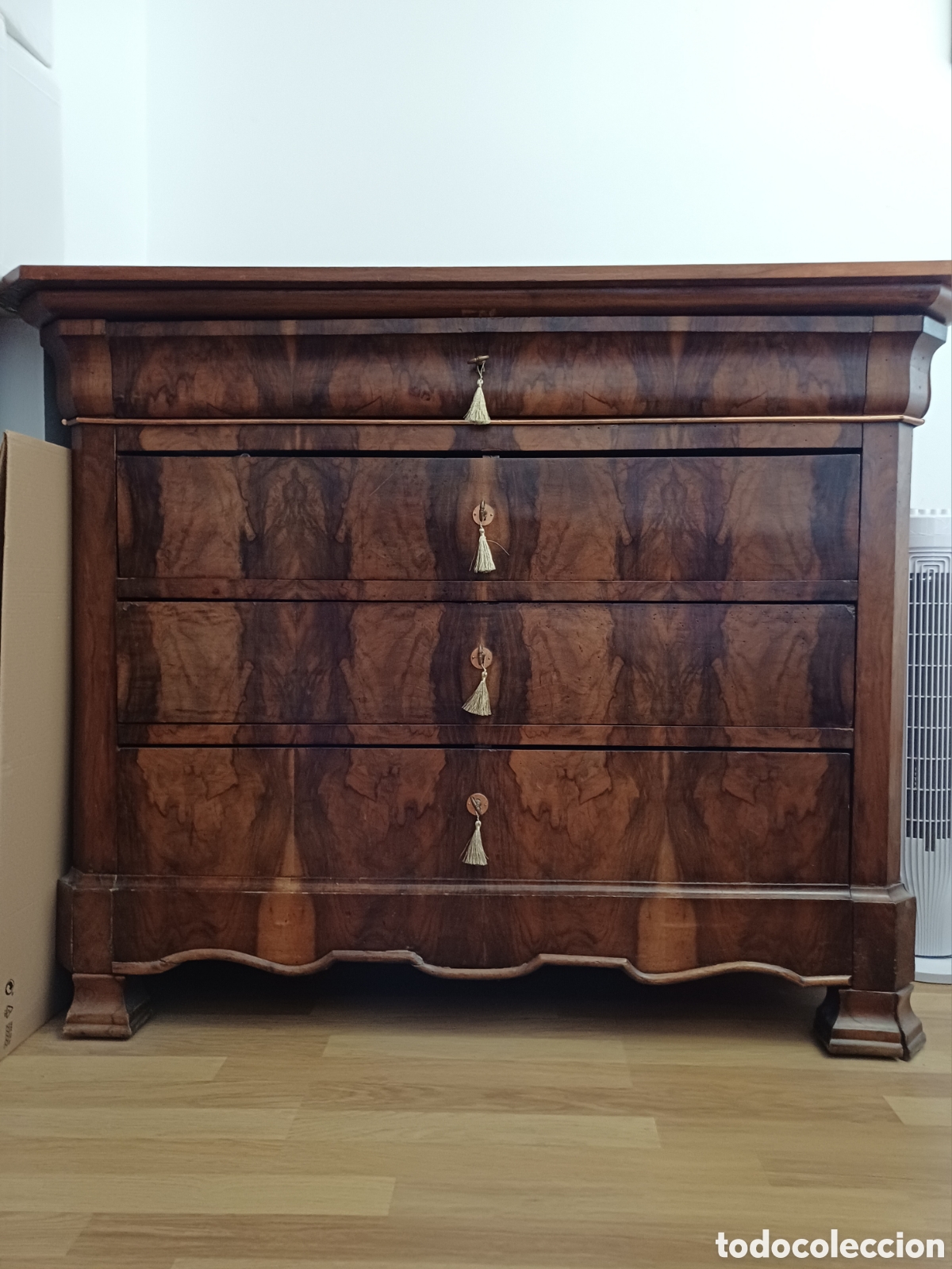 Antig&uuml;edades: C&oacute;moda antigua francesa estilo Luis Felipe / Napole&oacute;n III en madera de ra&iacute;z. Cerrraduras y llaves