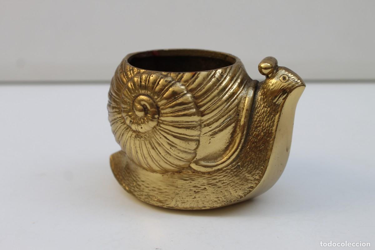 Antig&uuml;edades: FIGURA DE CARACOL DE BRONCE