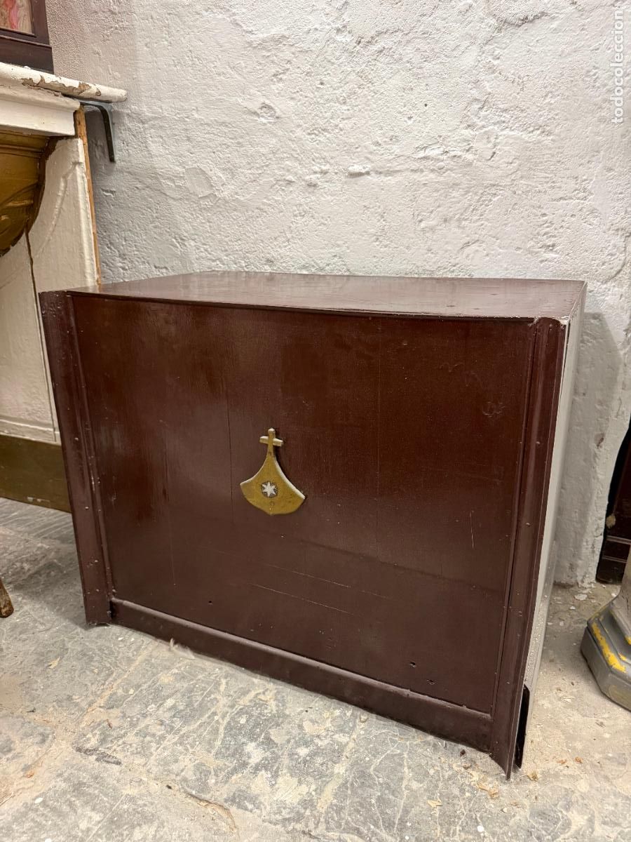 Antig&uuml;edades: MUEBLE BASE PEANA PARA IMAGEN RELIGIOSA CON ESCUDO CARMELITA EN MADERA - MEDIDA 80X47X66 CM