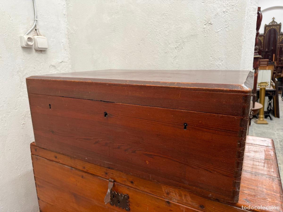 Antig&uuml;edades: ANTIGUO BAUL DE VIAJE DE ALCANFOR - MEDIDA 75X53X28 CM