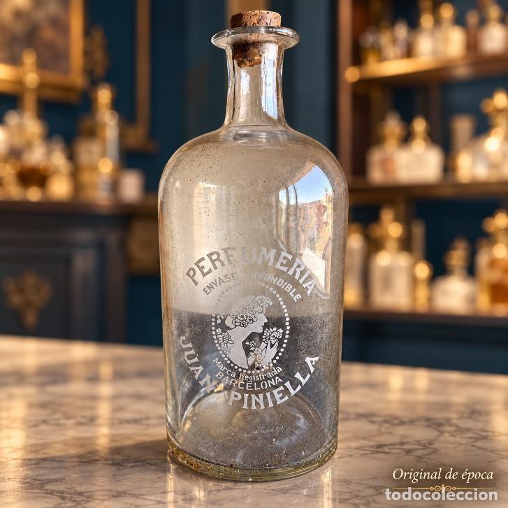 Antig&uuml;edades: (CRIS-260900)ANTIGUO ENVASE DE CRISTAL DOSIFICADOR PERFUMERIA JUAN PINIELLA (BARCELONA) CON GRIFO