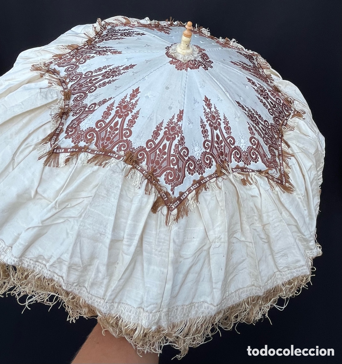 Antig&uuml;edades: Antigua sombrilla de seda brocada para ni&ntilde;a o mu&ntilde;eca tipo Jumeau. Plegable. Siglo XlX.