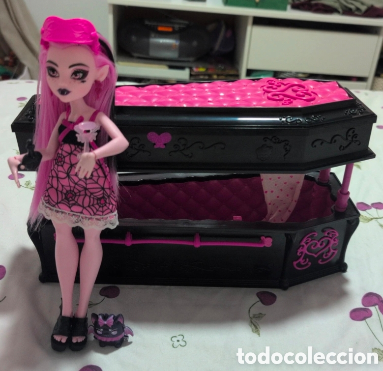 Antig&uuml;edades: Monster high cama Draculaura con mu&ntilde;eca incluida