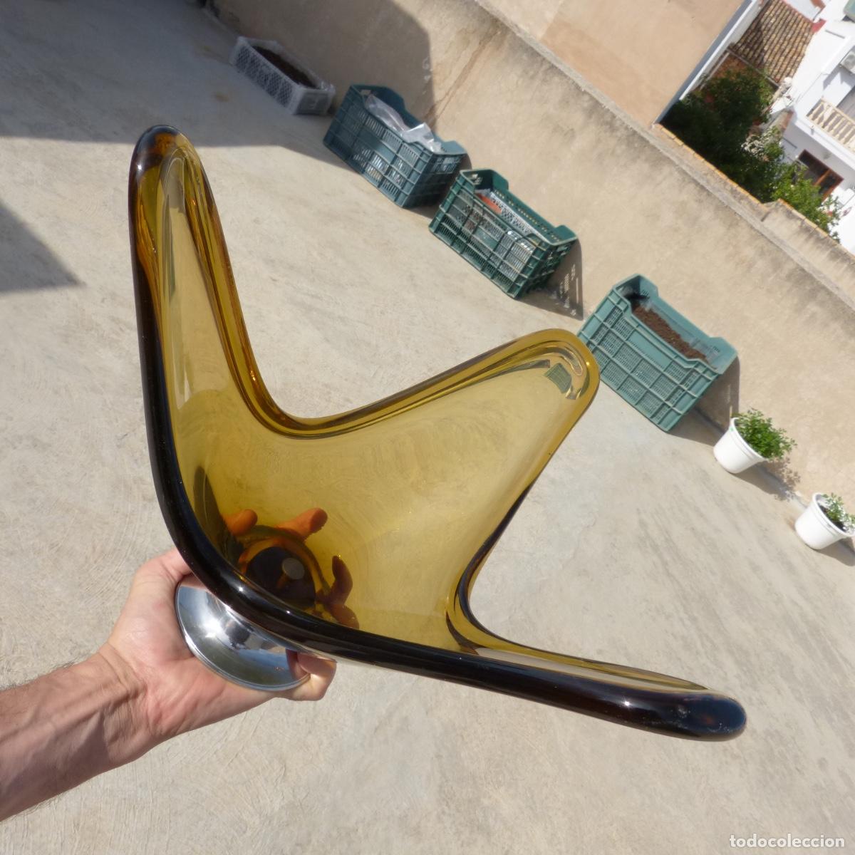 Antiguidades: Centro de vidrio soplado con base de metal tipo murano, 2461gr, 35x26cm aprox.
