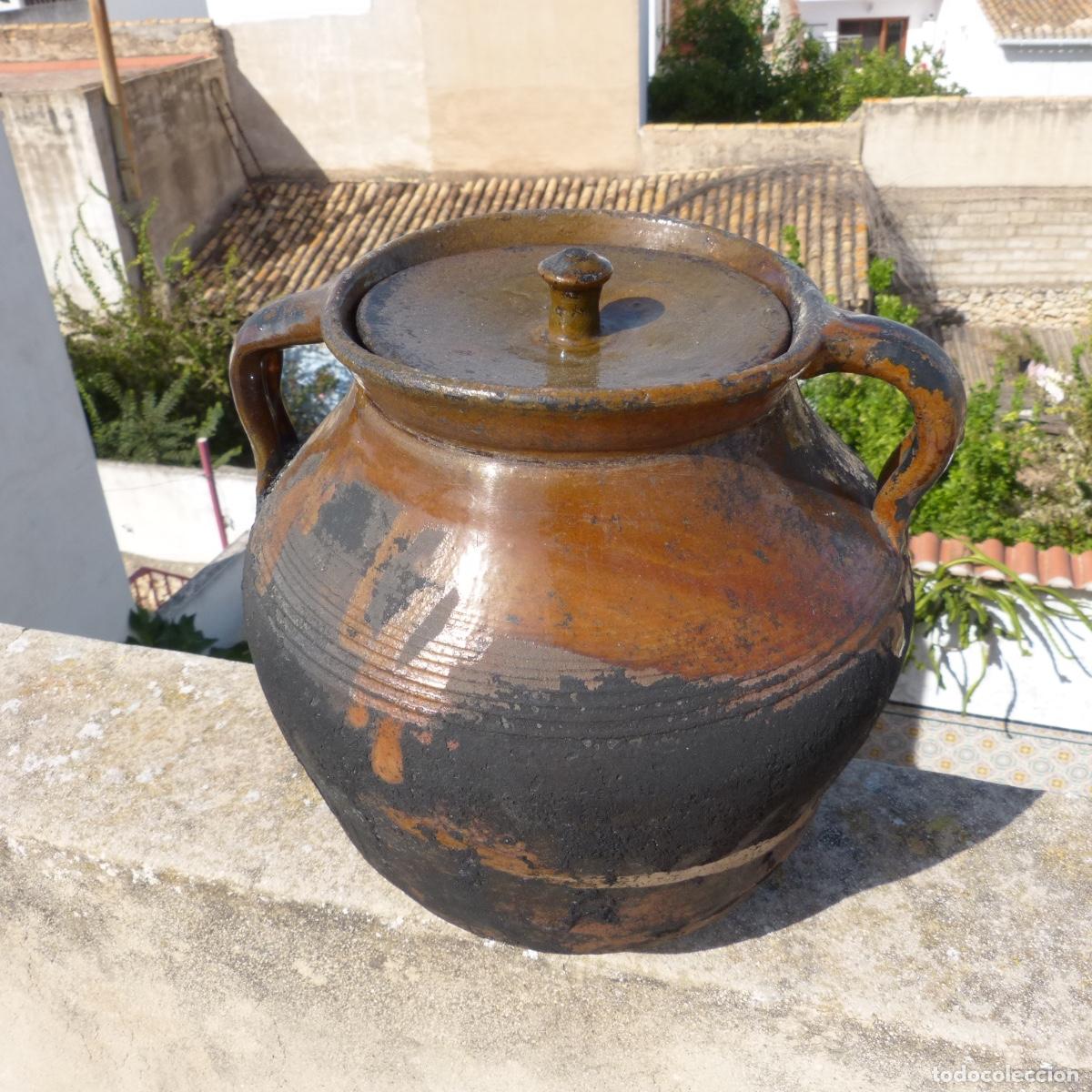 Antig&uuml;edades: Antiguo puchero olla de ceramica refractaria tradicional con tapa, 27cm, 3170gr.
