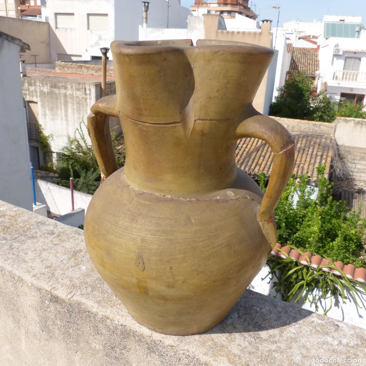 Antig&uuml;edades: Antigua medida de ceramica para vino, 32cm, 3107gr. Rota y pegada.