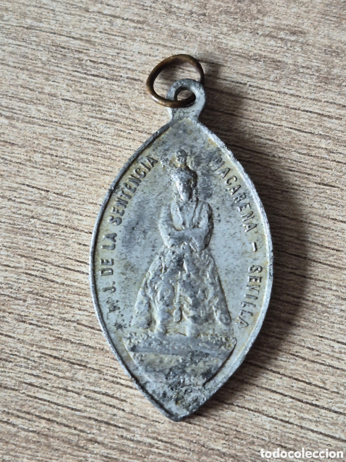 Antig&uuml;edades: MEDALLA VIRGEN MACARENA / CRISTO DE LA SENTENCIA - Semana Santa Sevilla - 4 x 2,2 cm. - Antigua .