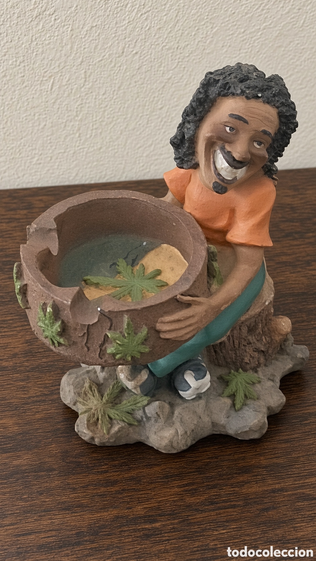 Antig&uuml;edades: Figura decorativa de un hombre con un cenicero integrado