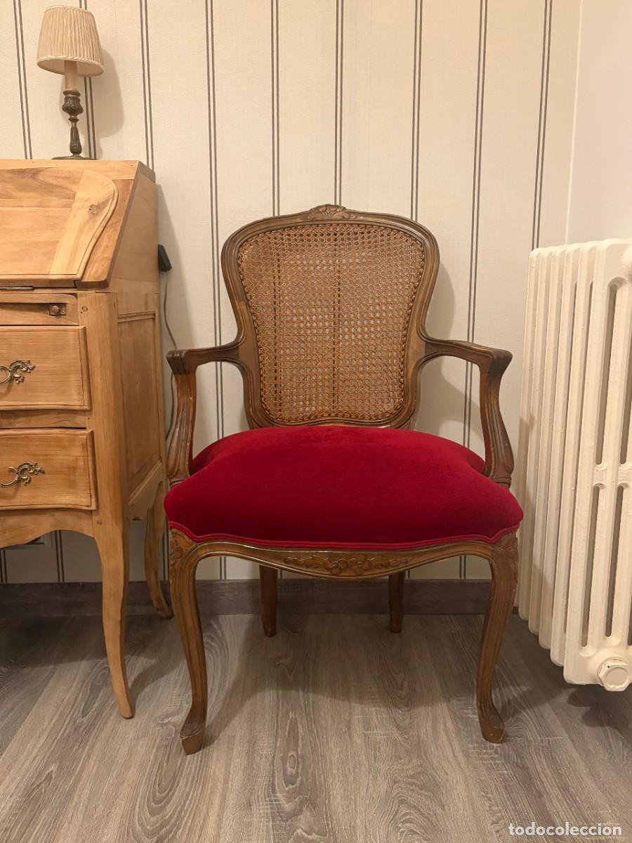 Antig&uuml;edades: Sill&oacute;n antiguo estilo Luis XV, madera tallada, rejilla cannage y terciopelo rojo, circa 1900