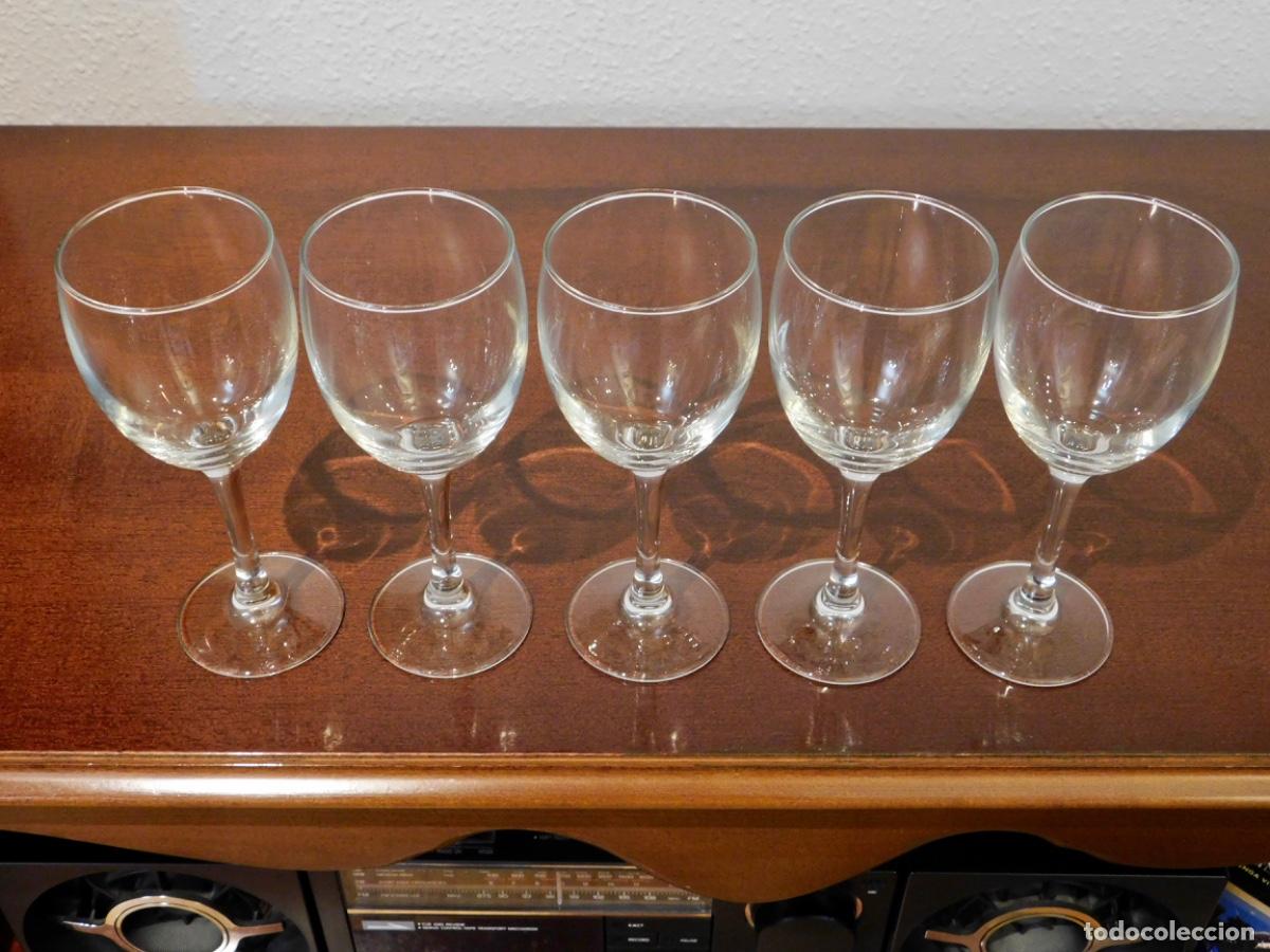 Antig&uuml;edades: Juego de 5 copas de cristal transparente (dise&ntilde;o cl&aacute;sico)