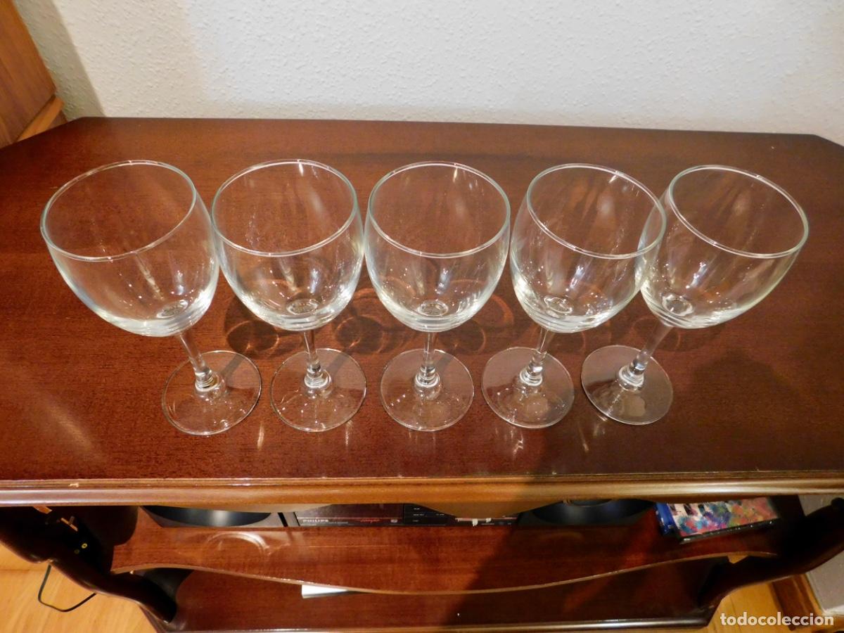 Antig&uuml;edades: Juego de 5 copas de cristal transparente (dise&ntilde;o cl&aacute;sico)