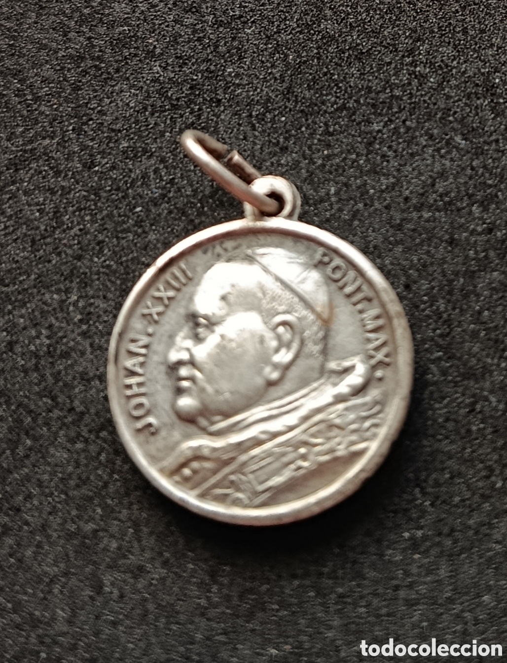Antig&uuml;edades: ANTIGUA MEDALLA RELIGIOSA JOHAN XXIII PONTIFICE MAX. CON RELIQUIA EX INDUMENTIS