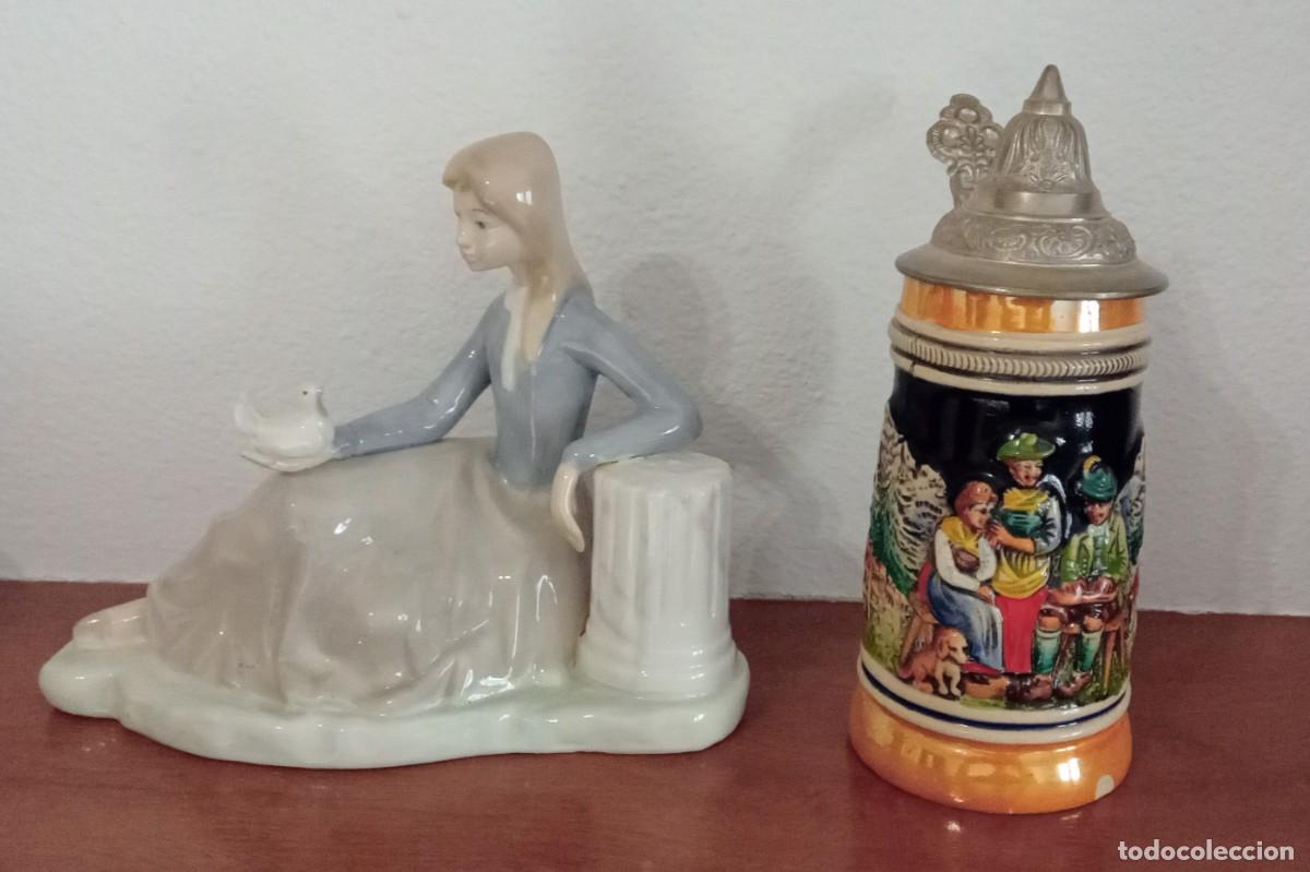 Antig&uuml;edades: Jarra clasica Alemana-Ni&ntilde;a y Sopera de Porcelana