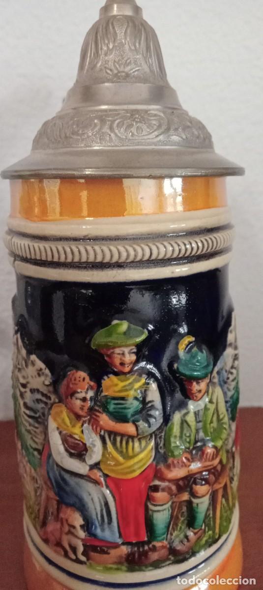 Antig&uuml;edades: A elegir : Jarra clasica Alemana y Sopera de Porcelana