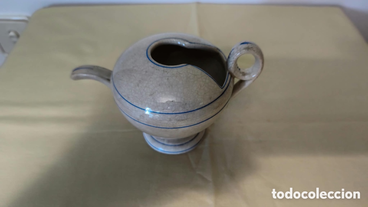 Antig&uuml;edades: Pistero o bebedero en porcelana esmaltada siglo XX