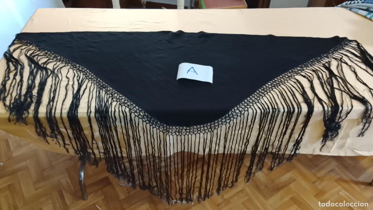 Antig&uuml;edades: MANTON NEGRO PICO MANTONCILLO CHALS REJILLA Y FLECOS VER MEDIDAS CROQUIS 153 CM FILO