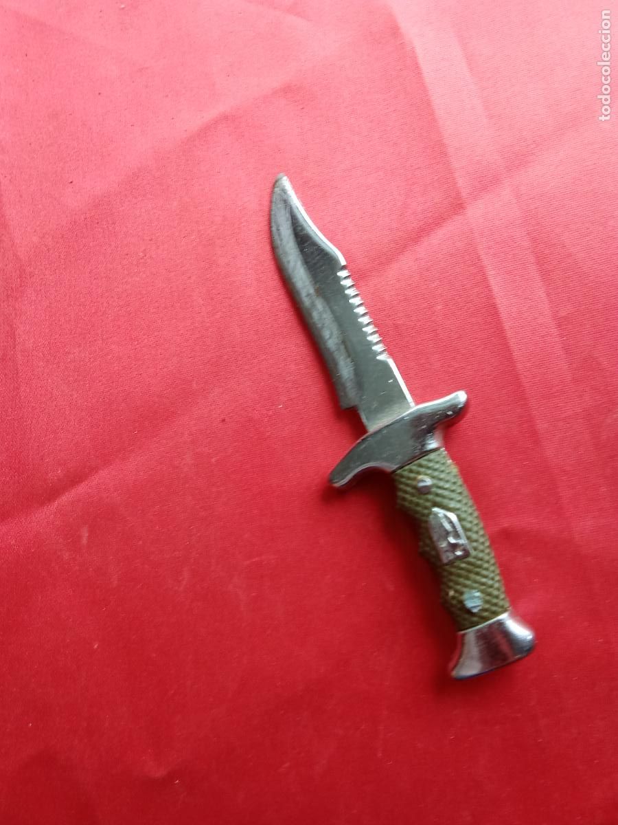 Antig&uuml;edades: Cuchillo peque&ntilde;o militar, espa&ntilde;ol. Vitrina juguete