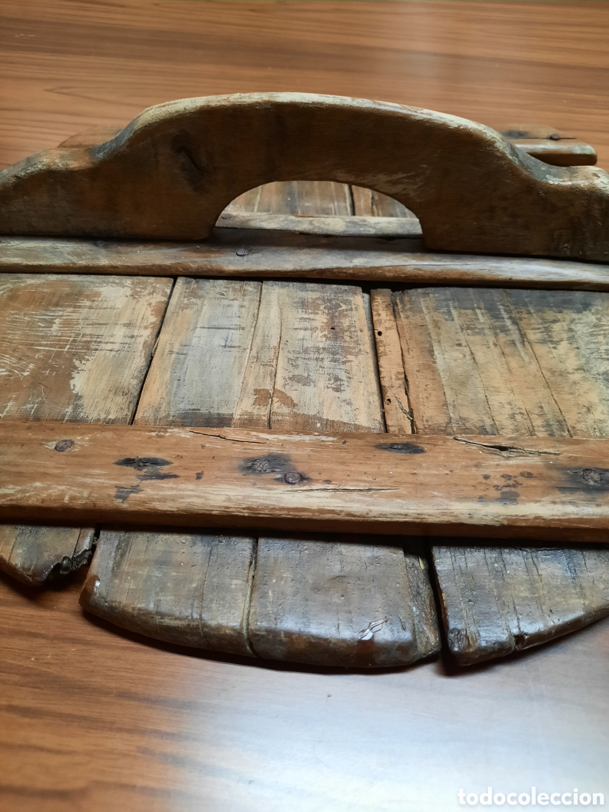 Antig&uuml;edades: Tapa de madera r&uacute;stica de 33 cm de di&aacute;metro - Foto 3
