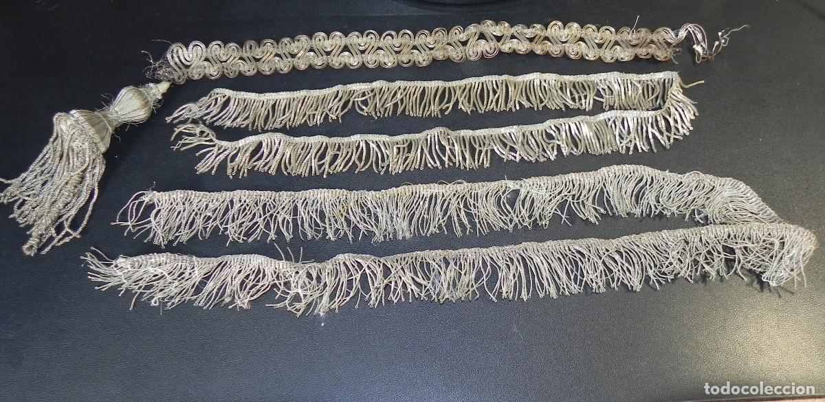 Antig&uuml;edades: ** ANTIGUA PASAMANERIA HILO DE PLATA ANCHO 3,5 CMS **