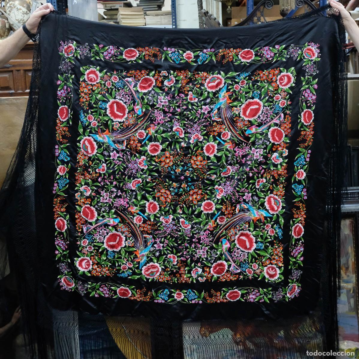 Antig&uuml;edades: Mant&oacute;n de Manila de seda bordado a m&aacute;quina Decoraci&oacute;n floral