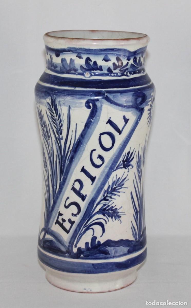 Antig&uuml;edades: Albarelo de cer&aacute;mica de Guivernau. Espigol. Decoraci&oacute;n en azul.