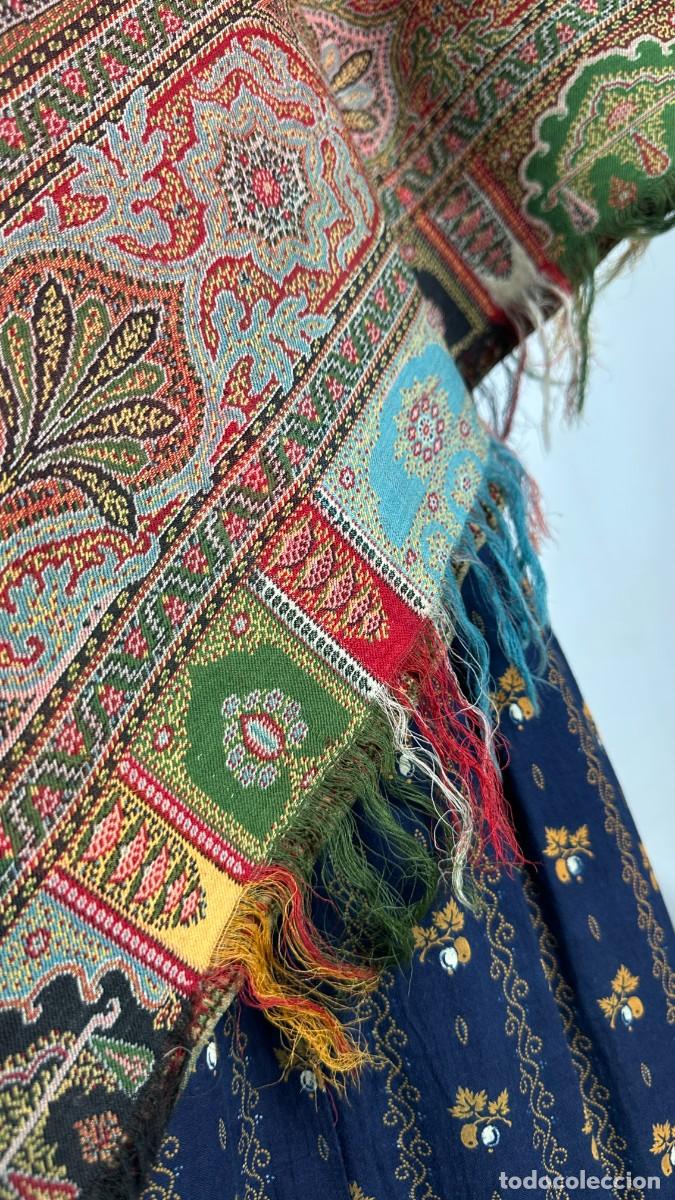 Antig&uuml;edades: Antiguo mant&oacute;n alfombrado - Foto 3