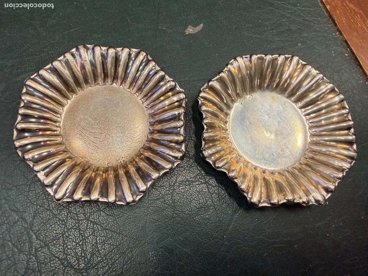 Antig&uuml;edades: PAREJA DE PLATOS PEQUE&Ntilde;OS EN PLATA DE LEY - IDEAL PARA CAPILLA MINIATURA - 7 CM - RELIGIOSO