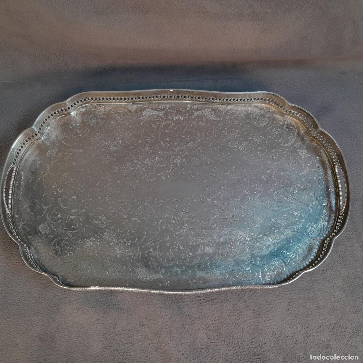Antig&uuml;edades: BANDEJA DE METAL PLATEADO CON PIES DE GARRA. SIGLO XX