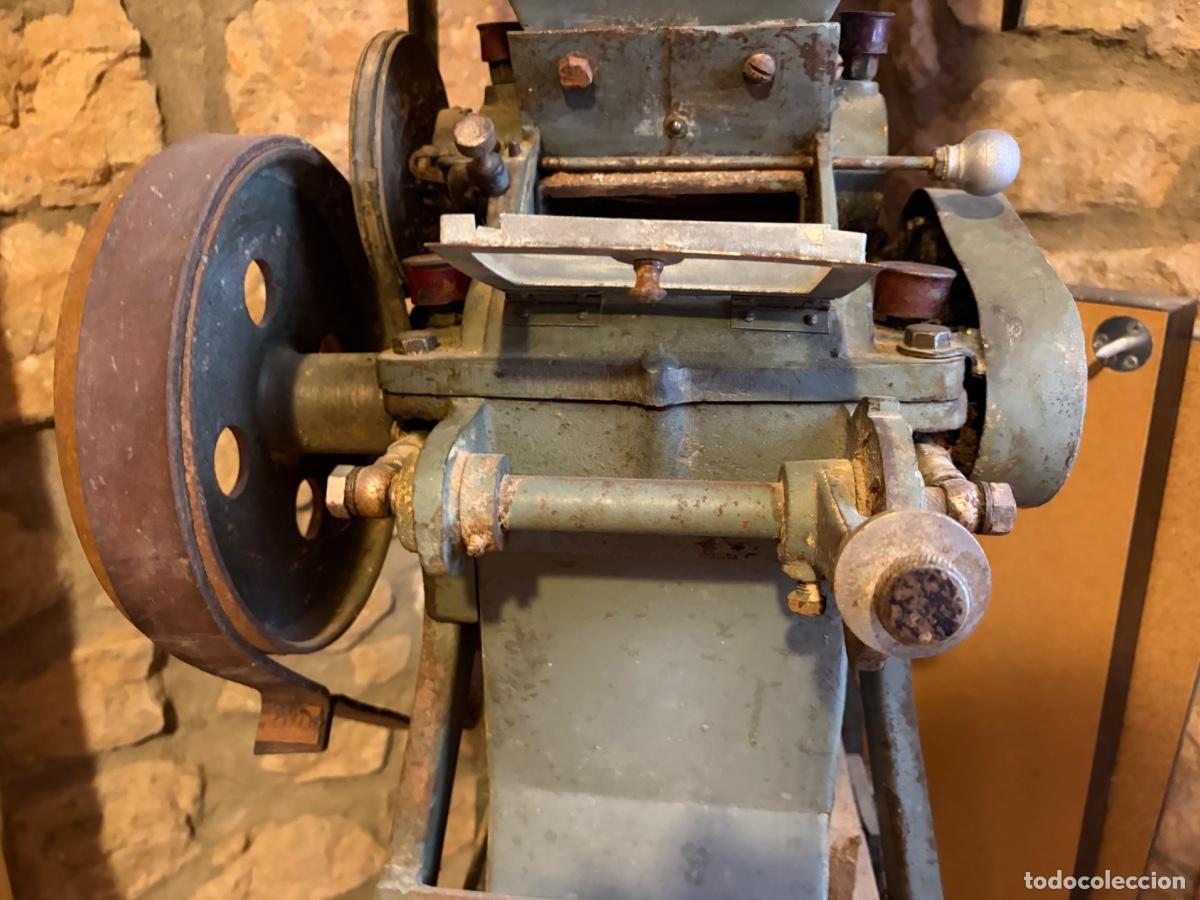 Antig&uuml;edades: Antigua Peladora almendras - Foto 5
