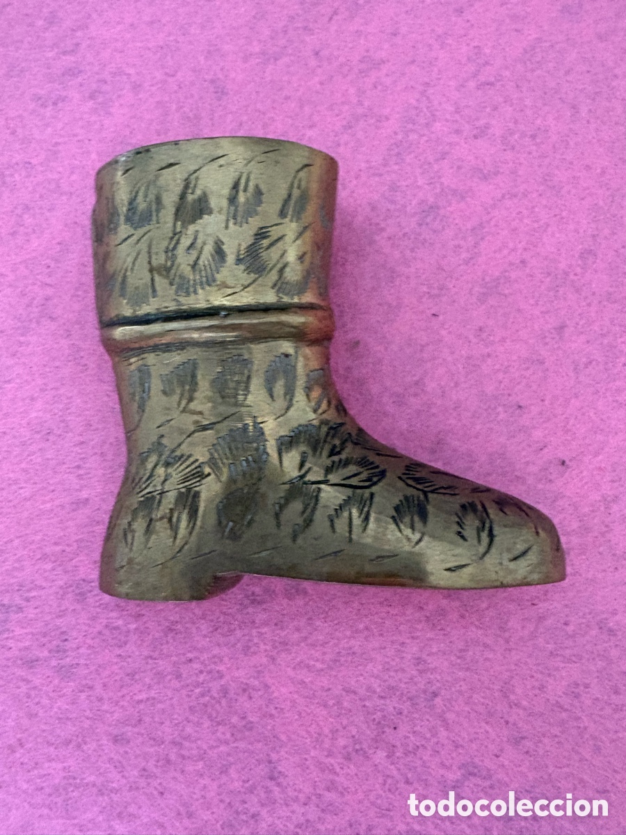 Antig&uuml;edades: Bota de bronce cenicero (A23) - Foto 2