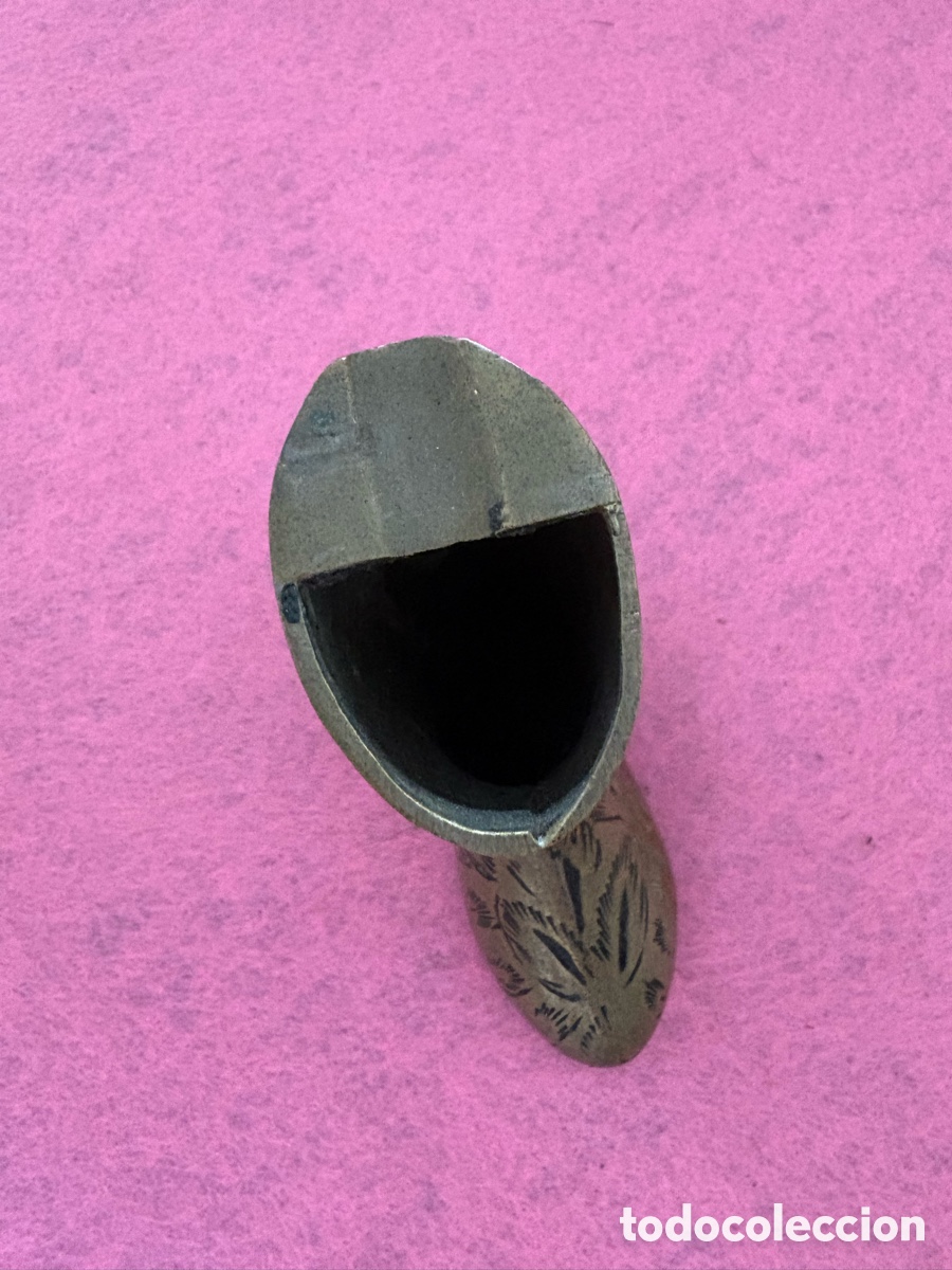 Antig&uuml;edades: Bota de bronce cenicero (A23) - Foto 4