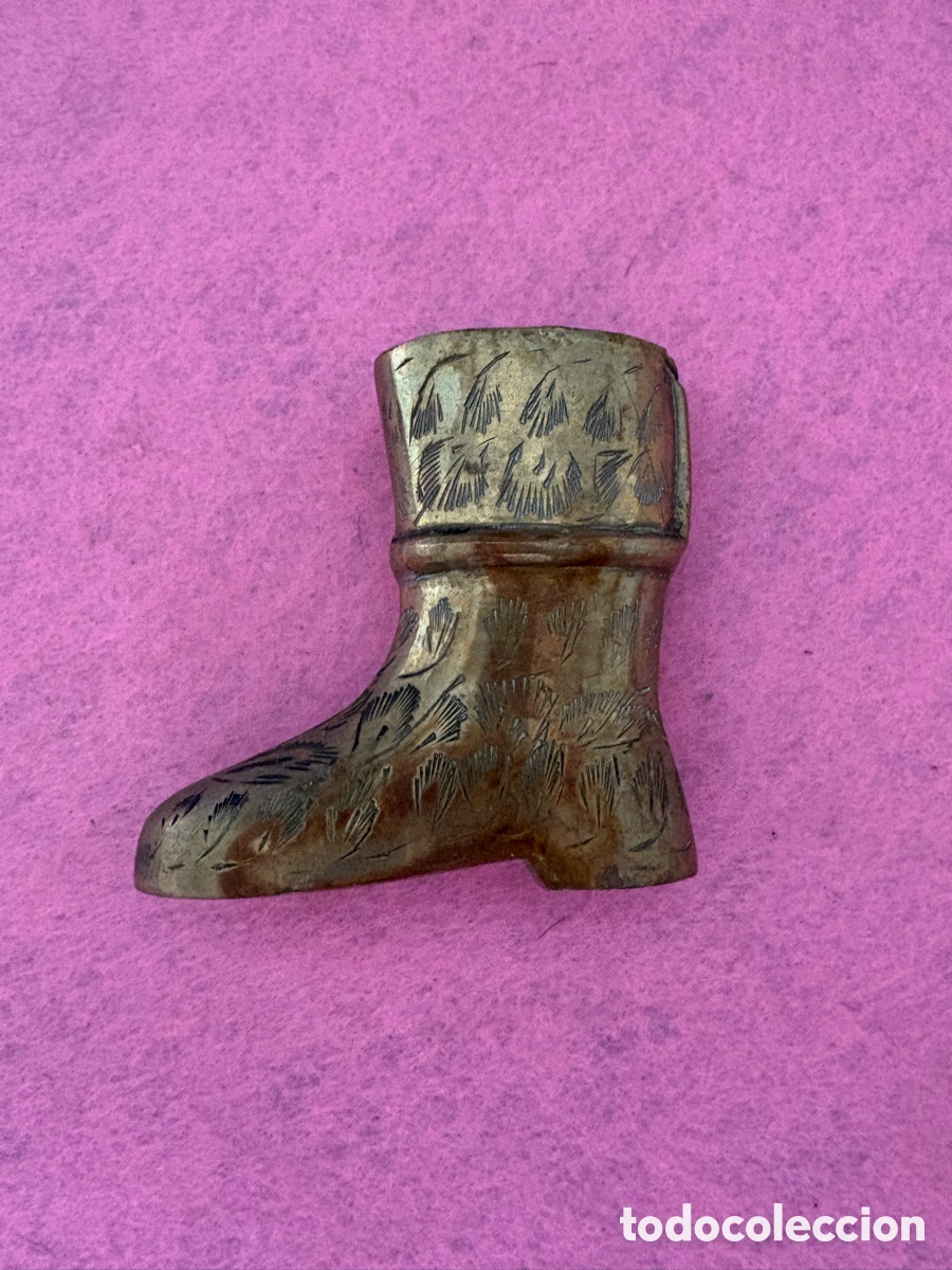 Antig&uuml;edades: Bota de bronce cenicero (A23) - Foto 1
