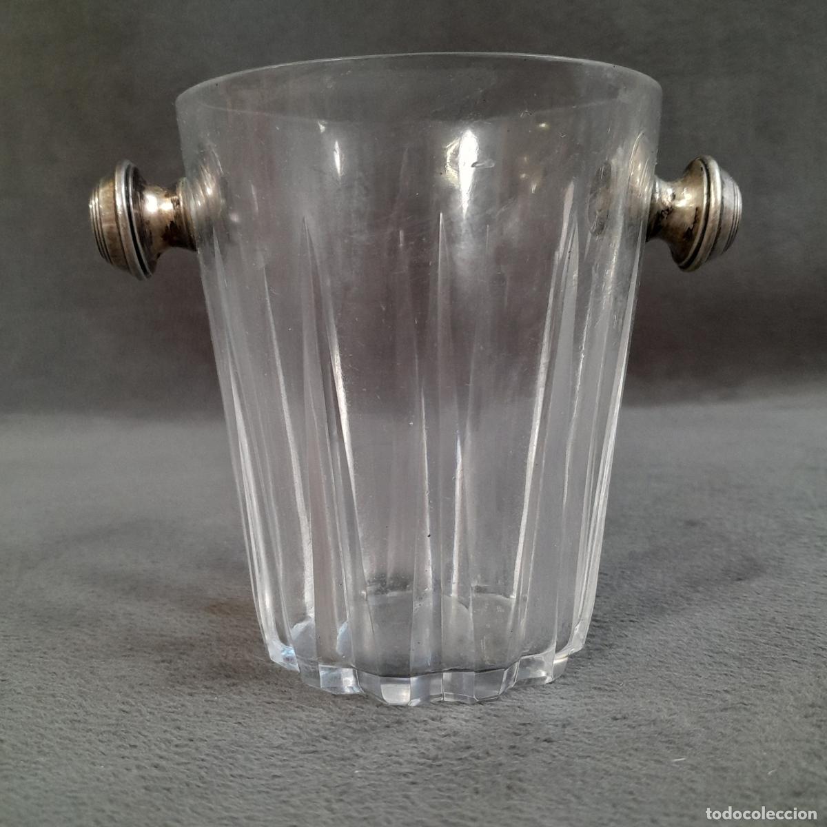 Antiquit&eacute;s: CUBITERA DE CRISTAL TALLADO Y ASAS DE PLATA. SIGLO XX