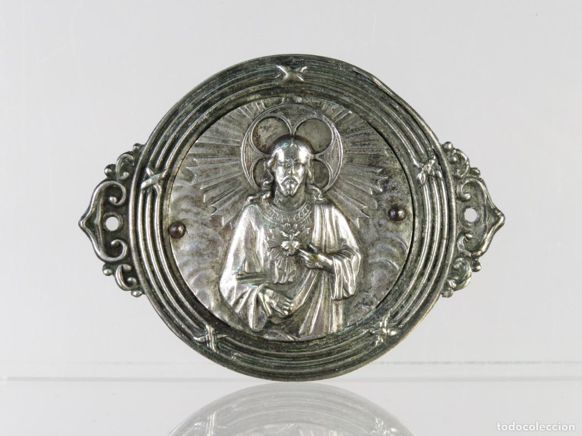 Antig&uuml;edades: Chapa puerta Sagrado Coraz&oacute;n Jes&uacute;s metal plateado Primera mitad S XX
