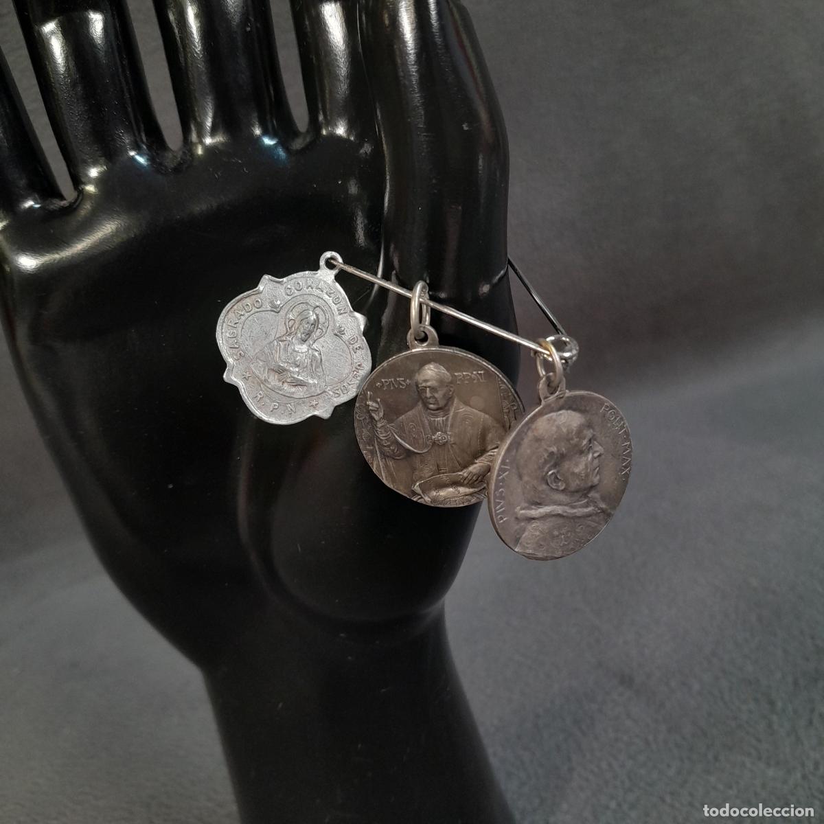 Antig&uuml;edades: J-4590. LOTE DE TRES MEDALLAS RELIGIOSAS. METAL. 1925