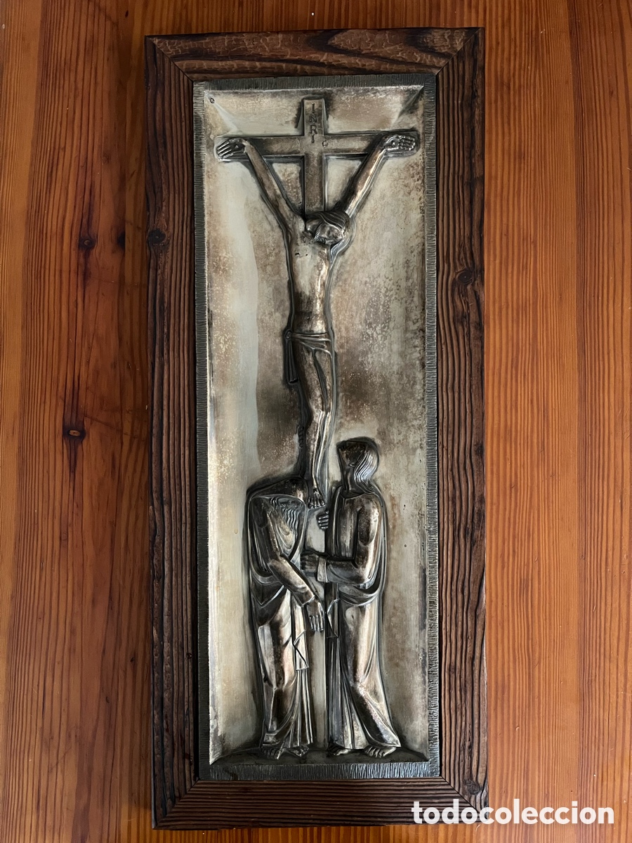 Antig&uuml;edades: Cuadro religioso en relieve - Crucifixi&oacute;n de Cristo