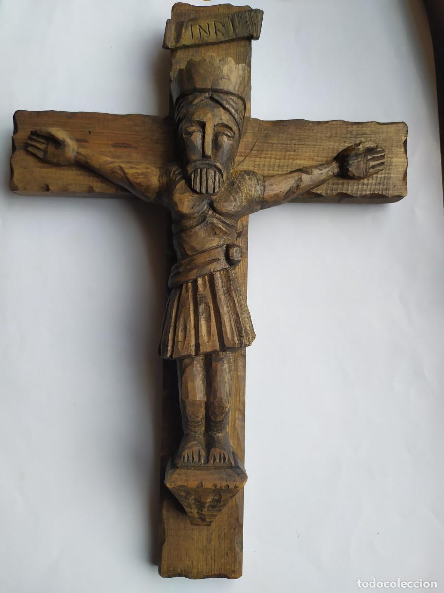 Antig&uuml;edades: Cristo tallado en madera de pino