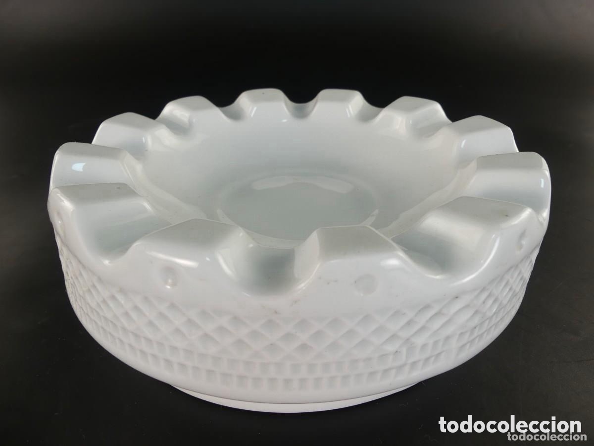 Antig&uuml;edades: Grab cenicero de porcelana De Castro (Sargadelos)