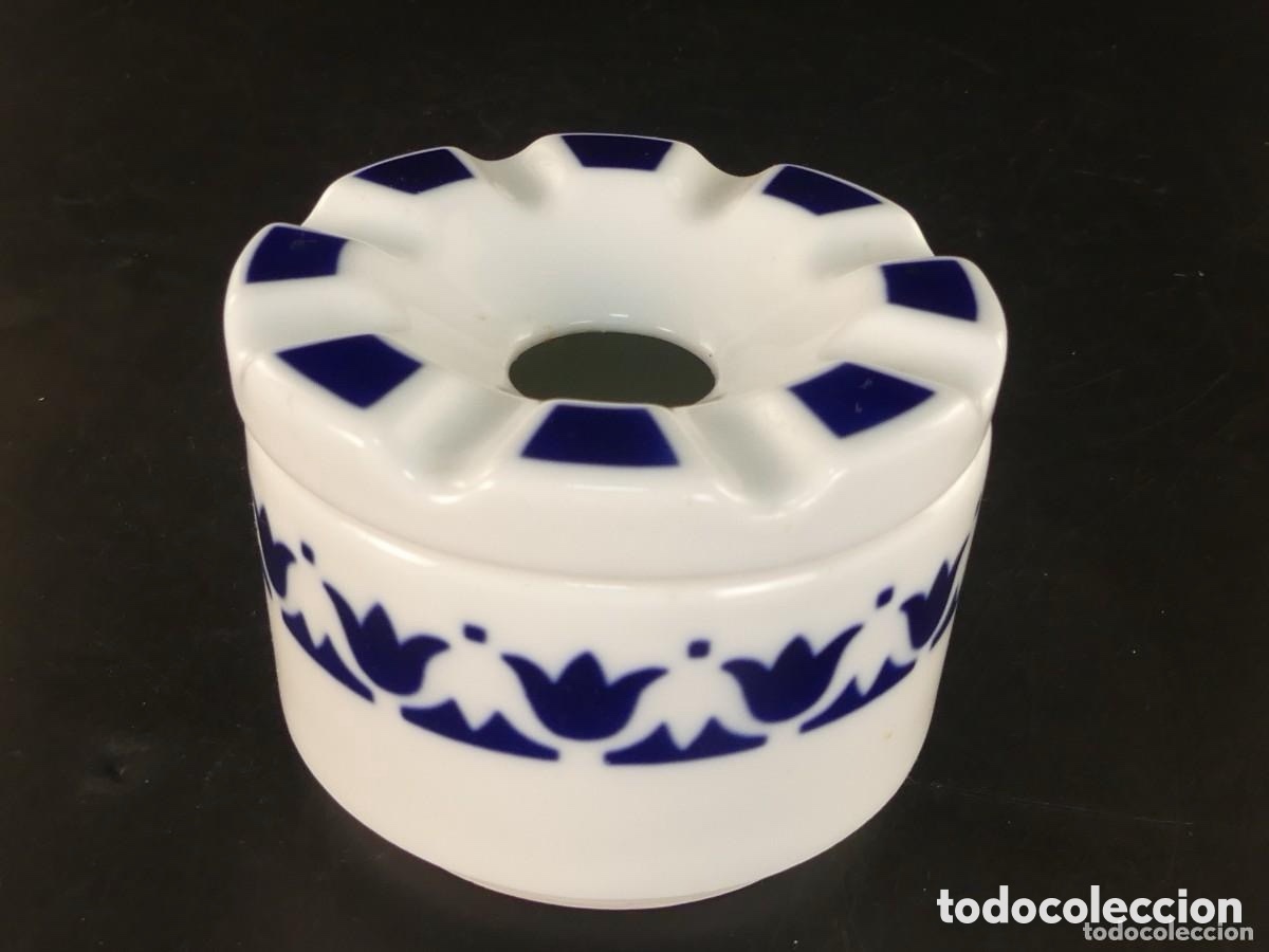 Antig&uuml;edades: Cenicero de porcelana de Sargadelos
