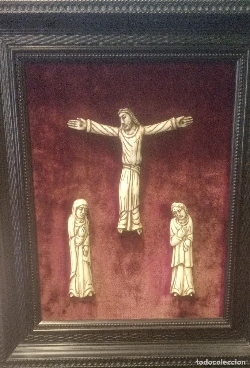 Antig&uuml;edades: CALVARIO DEVOCIONAL REALIZADO EN HUESO CON MARCO DE MADERA PRINCIPIOS S.XX