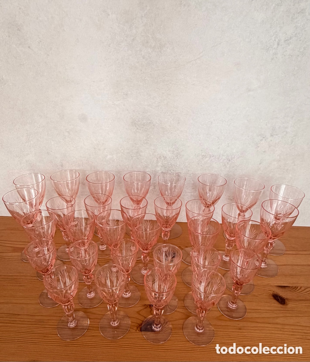 Antig&uuml;edades: Lote de 18 copas de vidrio tallado en rosa