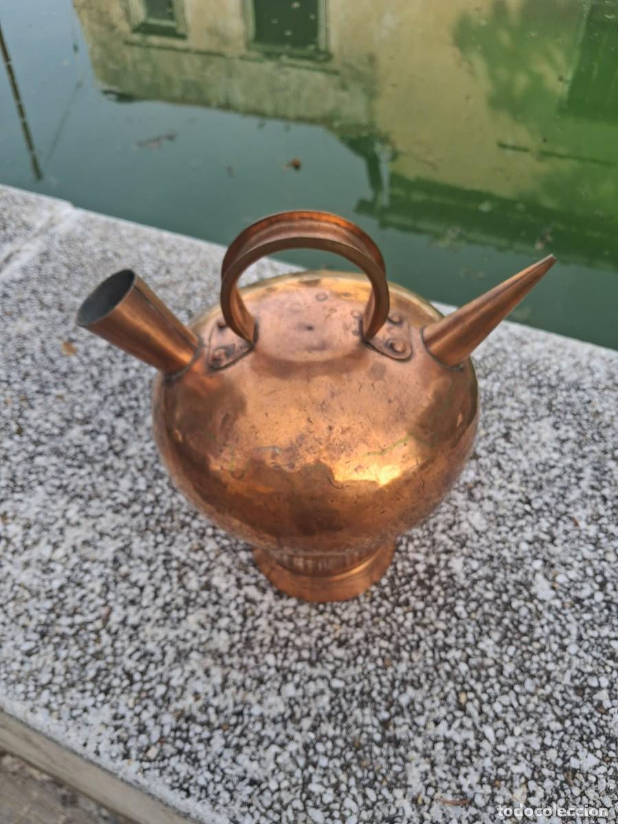 Antig&uuml;edades: Botijo de laton catalan Canti