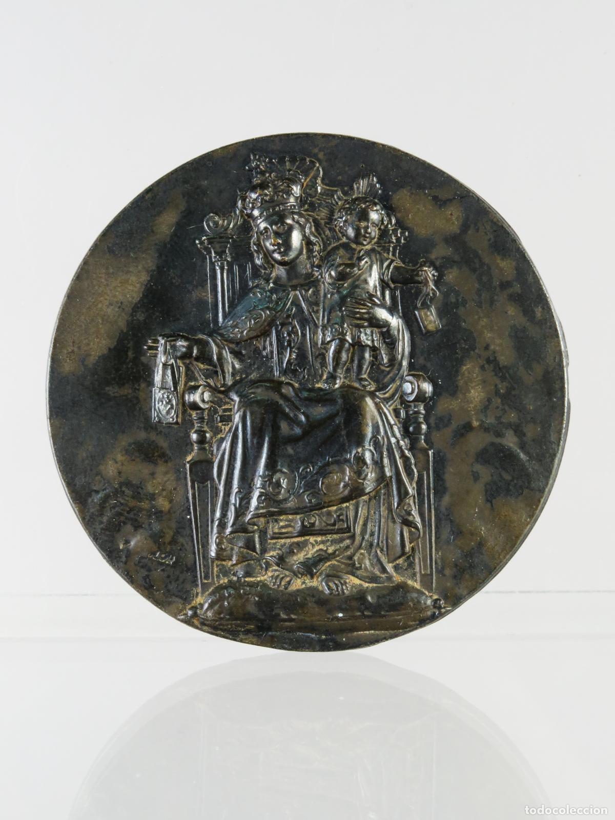 Antig&uuml;edades: Chapa puerta Virgen del Carmen metal Primera mitad S XX