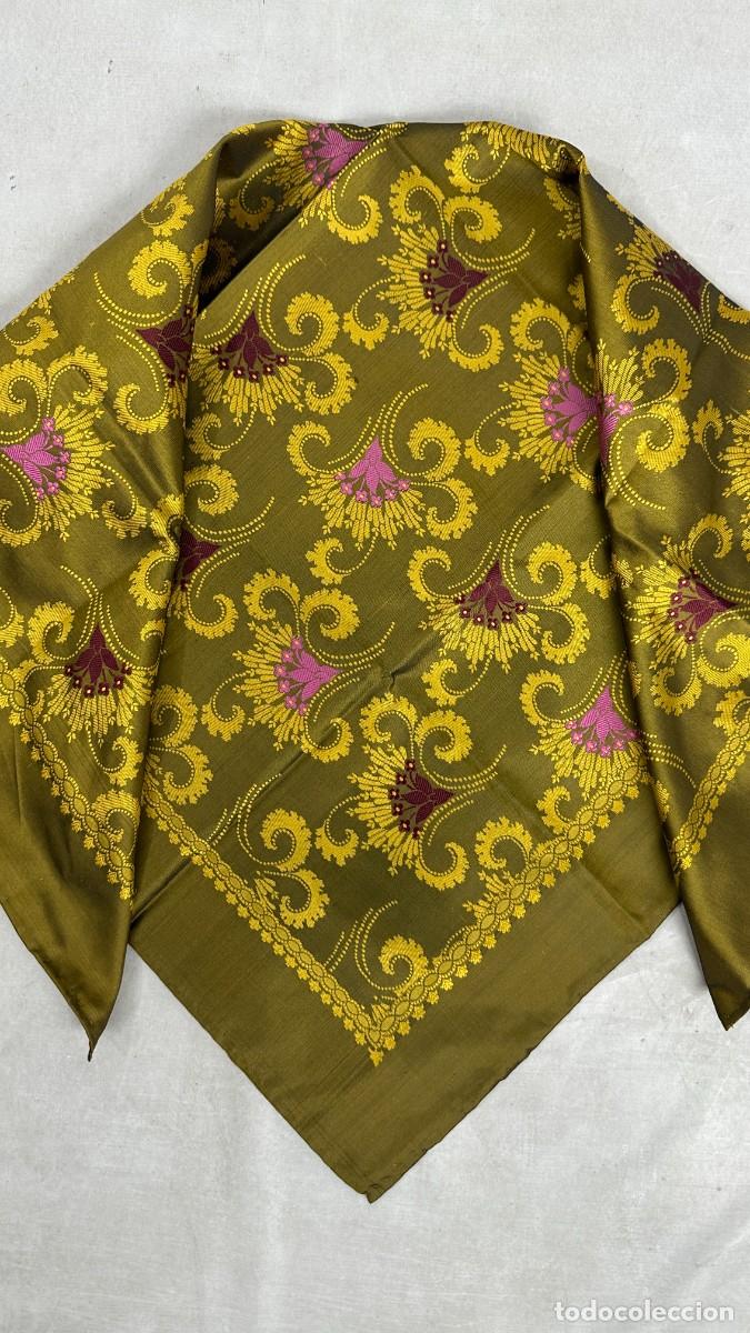 Antig&uuml;edades: Pa&ntilde;uelo brocado de seda amarilla