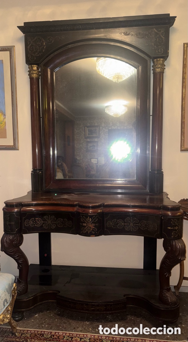 Antig&uuml;edades: Consola antigua con gran espejo y marqueter&iacute;a