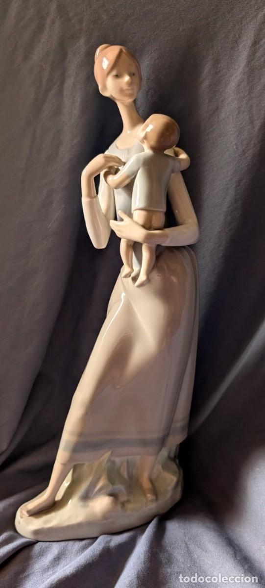 Antig&uuml;edades: Figura Lladr&oacute; Maternidad 4575 &ndash; Madre con ni&ntilde;o &ndash; Fulgencio Garc&iacute;a &ndash; 34 cm