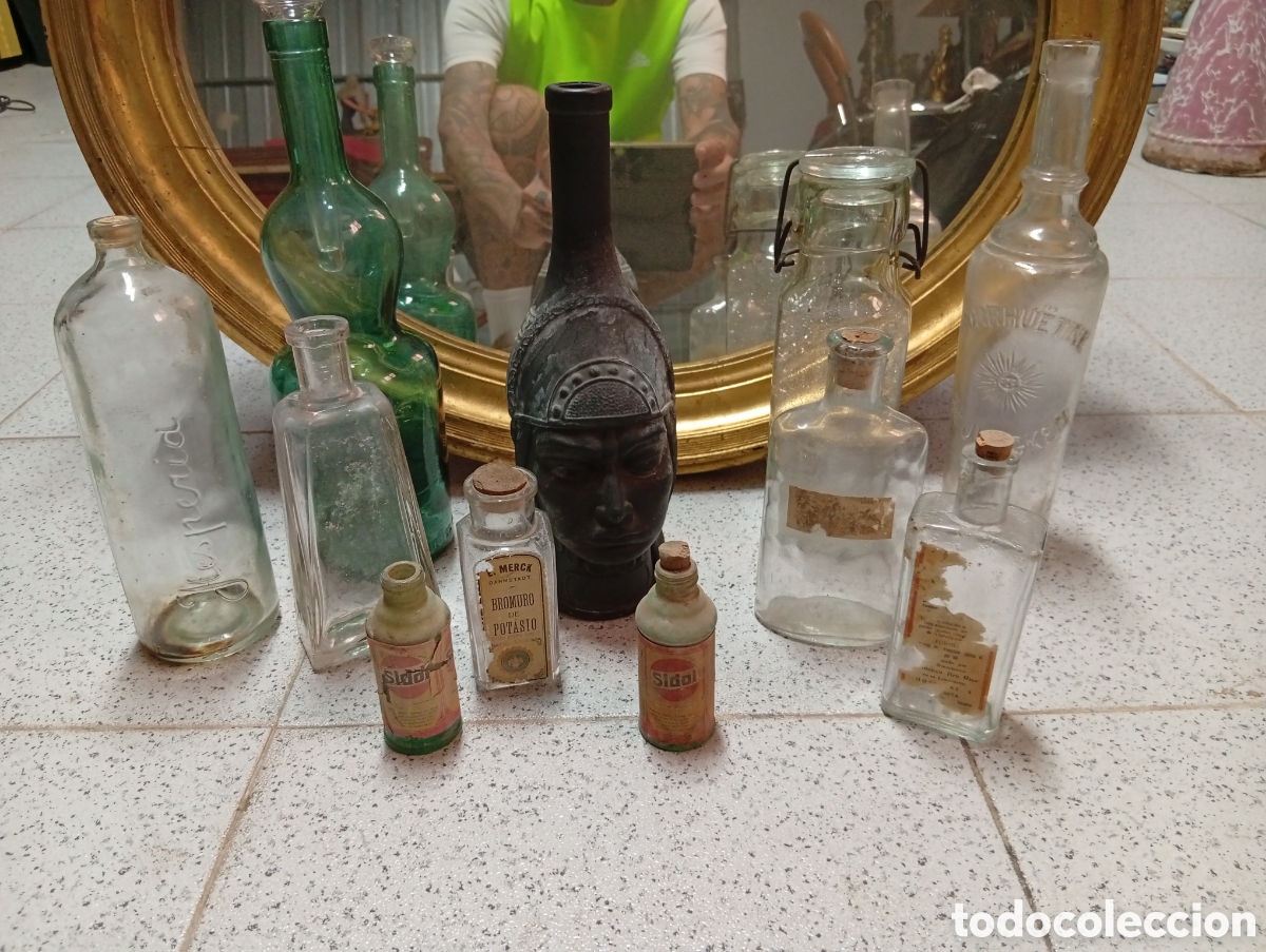 Antig&uuml;edades: Lote de botellas de vidrio antiguas ,algunas con publicidad